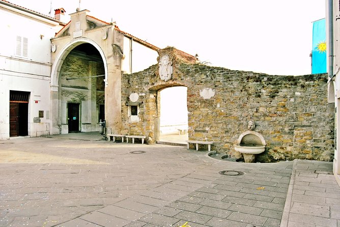 Koper Private Walking Tour - Discovering Kopers Venetian Influences