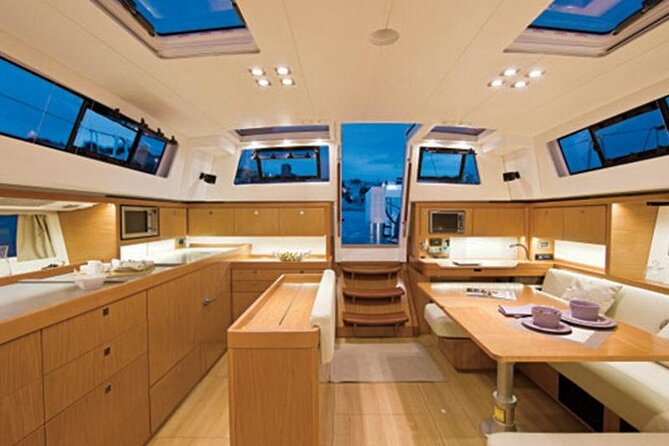 Luxury Diamond Head Sunset Sail Review - Intimate and Personalized Yacht Adventure