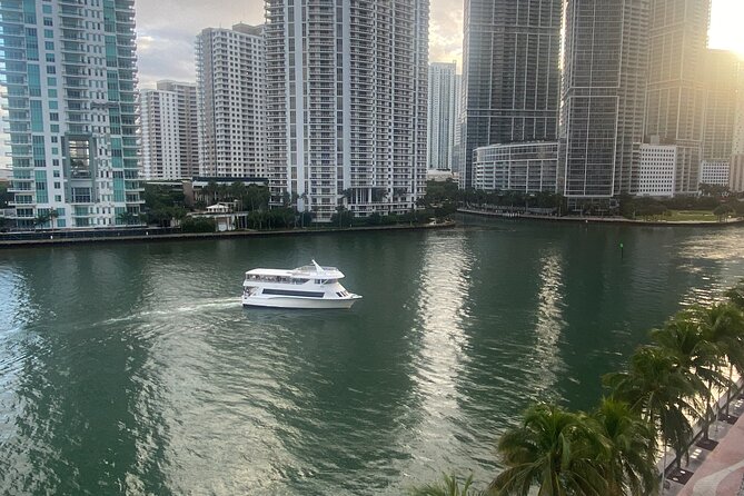 Miami: 90 Min Cruise With Drinks & Music - Accessibility Features