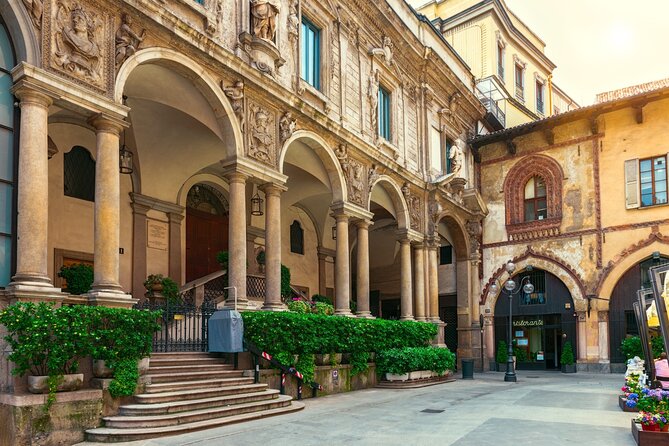 Milan Tour Old Town, Sforza Castle, Duomo, Galleria Vittorio - Highlights of the Walking Tour