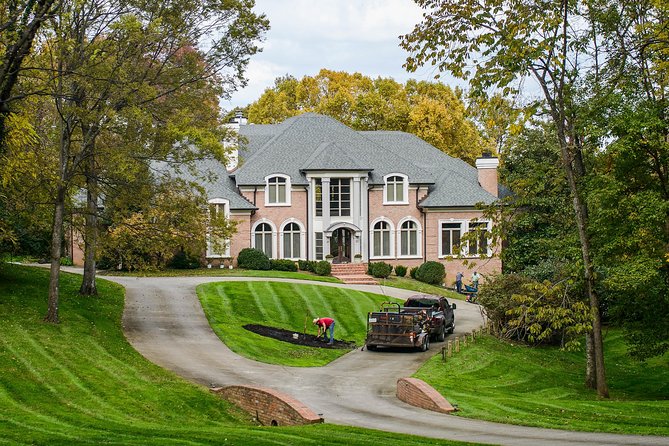 Nashville Homes of the Stars Narrated Bus Tour With 30+ Celebrity Homes - Pricing and Booking Information