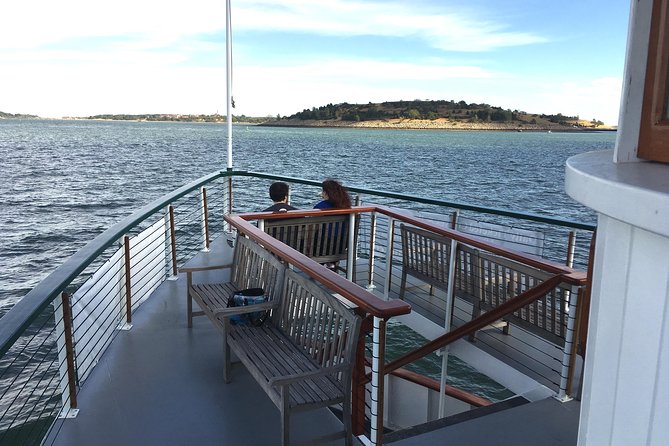 New England Fall Foliage Lunch Cruise in Boston Harbor - Dining Details