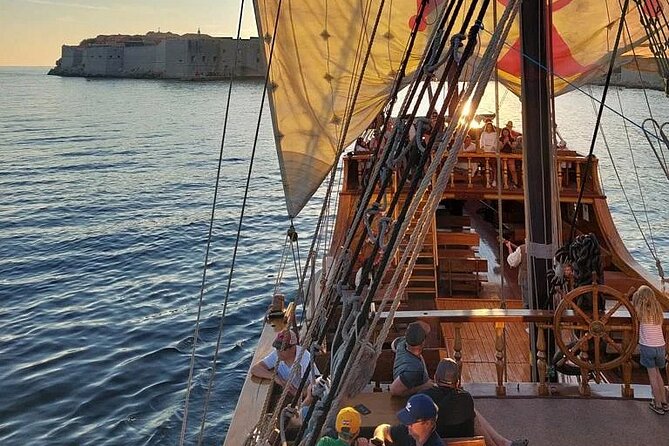 Panoramic Sunset Pirate Boat Tour With Live Music and Tour Guide - Meeting and End Points