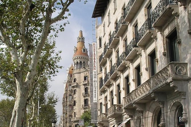 Private 4 Hs City Tour of Barcelona and La Roca Village 5 Hours With Pick up - Inclusions and Exclusions