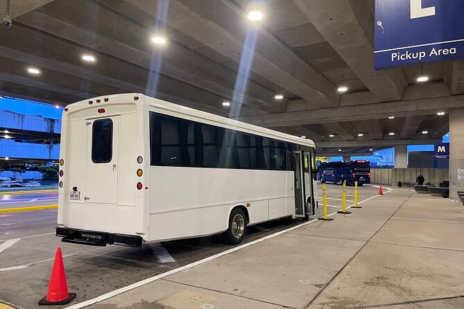 Private Austin Bergstrom Airport Transfer Charter Bus to Austin - Vehicle Features and Comfort