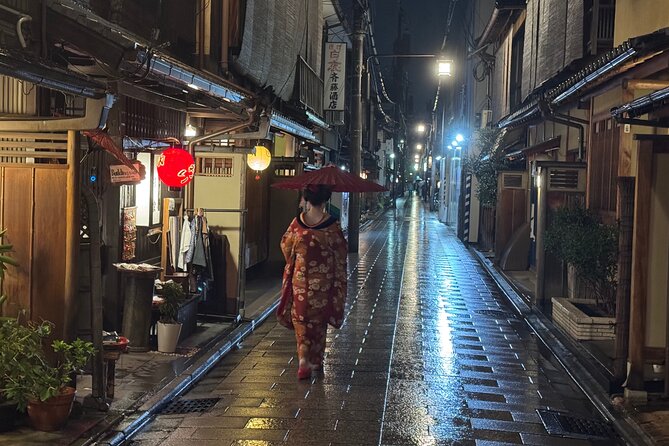 Private Kyoto Night Tour: Historic Walk at Gion and Fushimi - Meeting and Ending Points