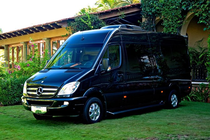 Private Luxury Roundtrip Transfer Cancun Airport - Pickup and Drop-off