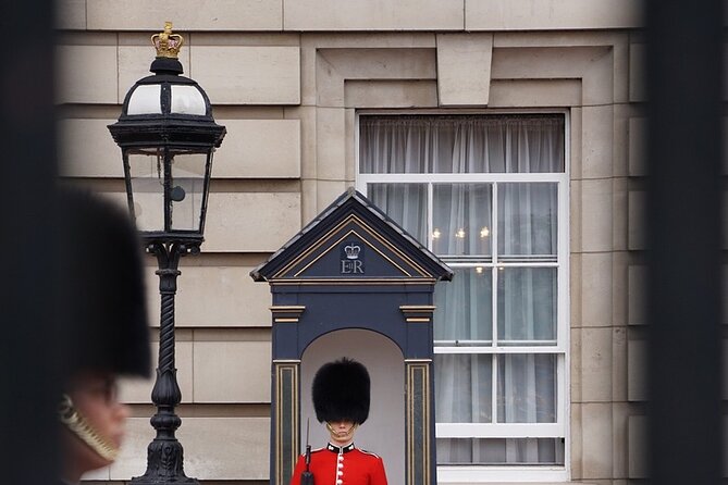 Private Tour in Buckingham Palace Guards - Meeting and End Point