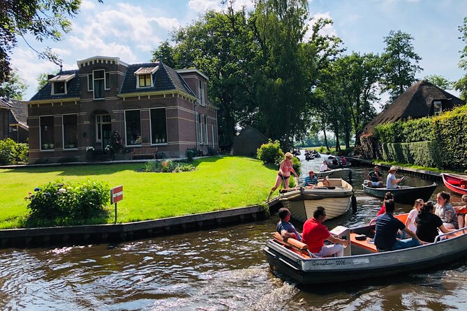 Private Tour to Zaanse Schans + Giethoorn With Renting Boat - Discovering Giethoorn