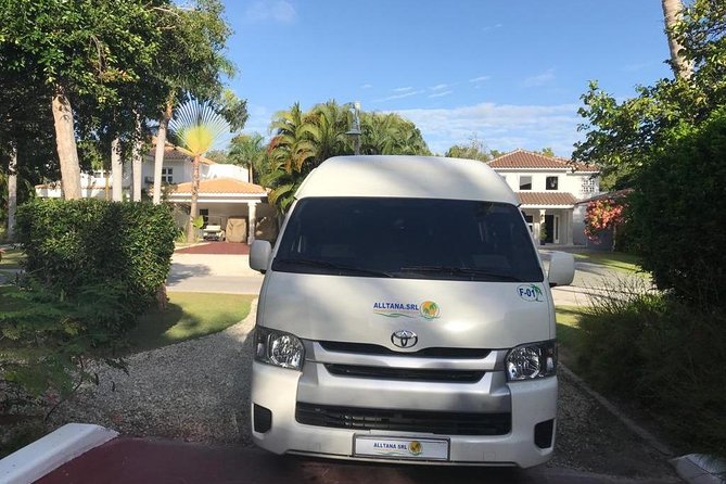 Private Transfer Bayahibe Area (1 to 4 People) Toyota Hiace (Price per Way)