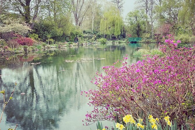 Private Transfer From Paris to Bayeux / Caen With Stop in Giverny - Itinerary Highlights