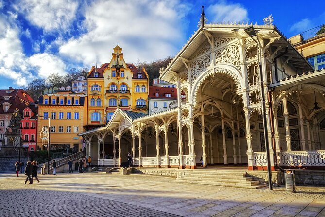 Private Transfer From Prague to Karlovy Vary, English-Speaking Driver - Vehicle Amenities