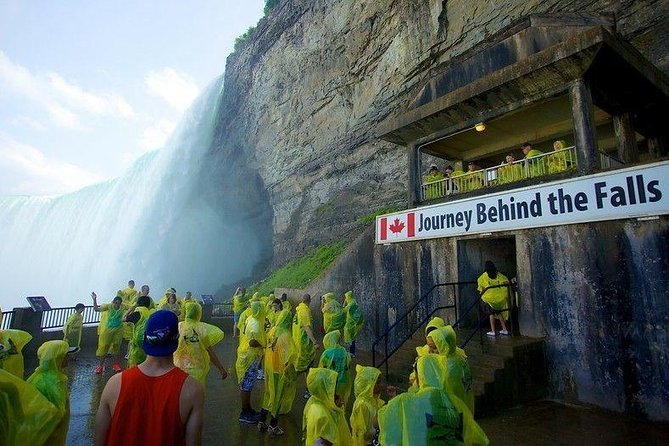 Private Transfer: Niagara Int'l Airport (IAG) USA to Niagara Falls, ON - Vehicle Features and Comfort