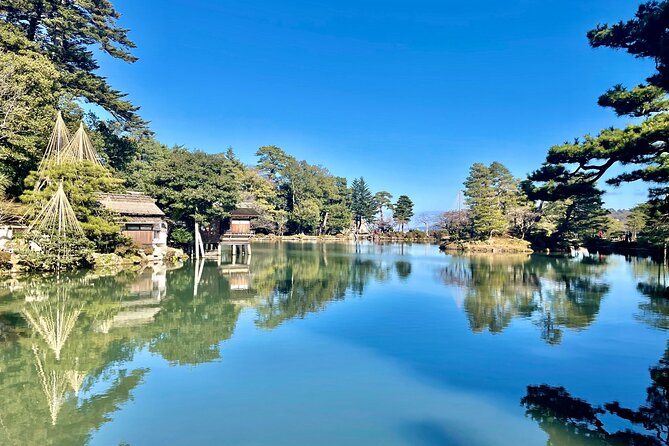 Private Walking Tour in Kanazawa With Local Guides