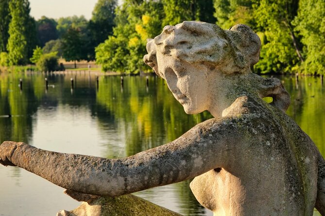 Private Walking Tour of Kensington With an Official Tour Guide - Stroll Through Kensington Gardens