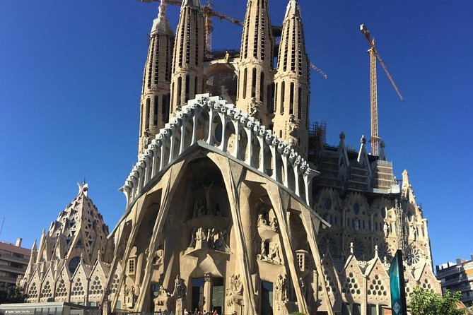 Sagrada Familia Direct Access : Premium Guided Tour With Ticket - Meeting and Pickup