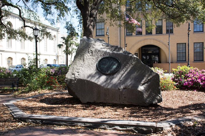 Savannah History Walking Tour - Exploring the Squares of Historic Downtown Savannah