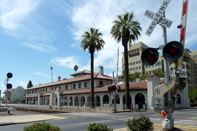 Self Guided Scavenger Hunt: Fresno Art & History - Meeting Point and Schedule