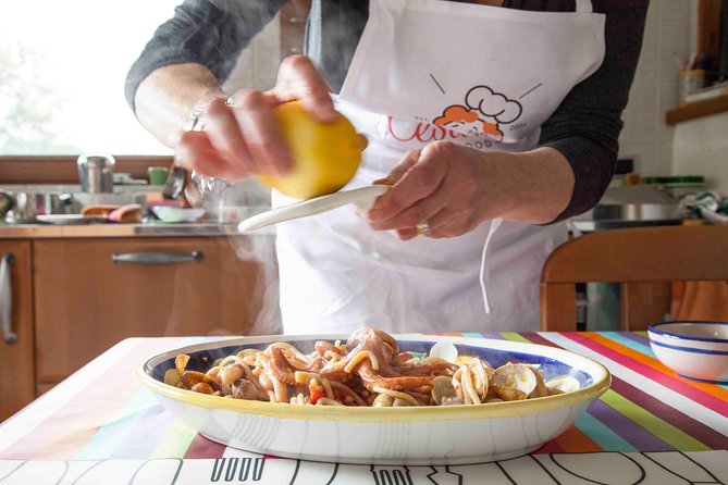 Small Group Market Tour and Dining Experience at a Cesarinas Home in Siracusa - Market Tour Highlights