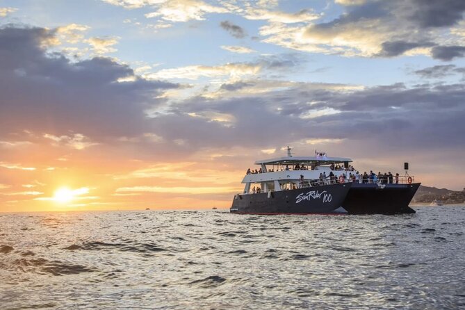 Sunset Dinner Cruise in Los Cabos - Dining Experience