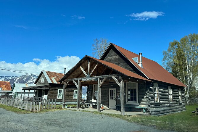 The Great Alaskan Explorer Review - Exploring Anchorage and the Log Cabin Visitor Center