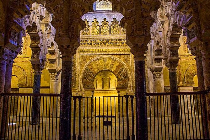 The Mosque Cathedral and Jewish Quarter Guided Tour in Cordoba - Exploring the Jewish Quarter