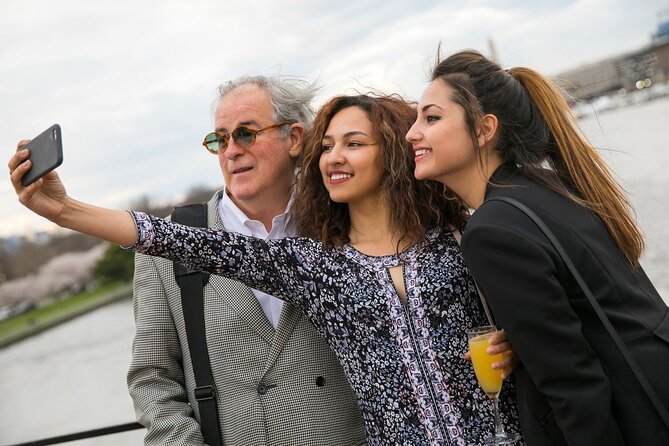 Washington DC Signature Bottomless Mimosa Brunch Cruise Review - Beverages and Dining
