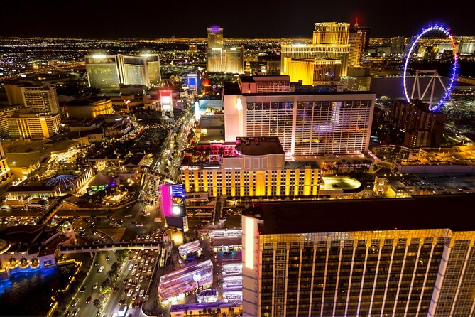Winter Wonders of Vegas: A Festive Stroll - The Festive Atmosphere of the Palazzo Atrium
