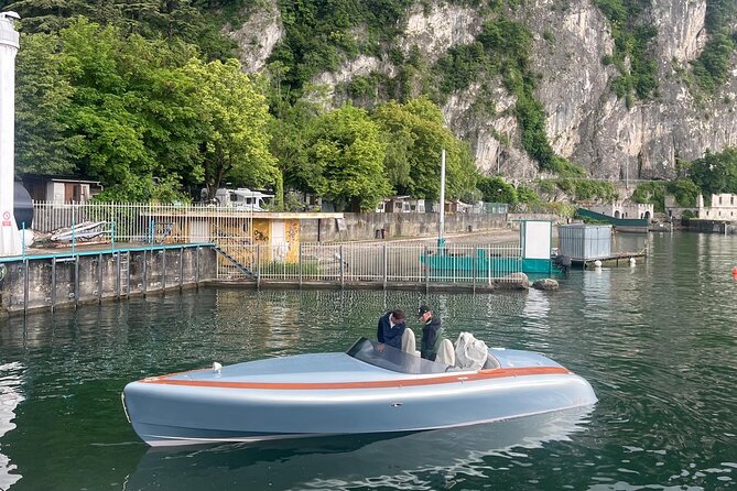 1 Hour by Classic Speedboat on Lake Como - Inclusions and Additional Costs