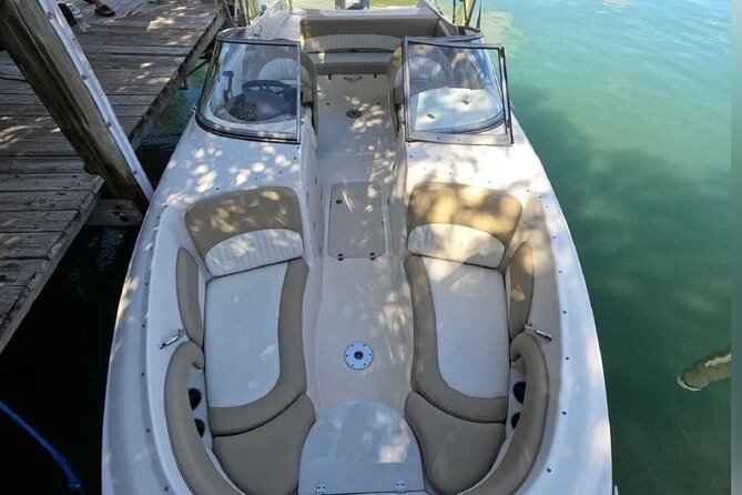 24 Ft Miami Bay: Private Boat, Gas Included , 8 People, Captained - Location and Meeting Details