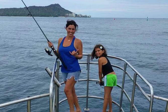 3-Hour Honolulu Bottom Fishing Adventure - Catching Fish and Enjoying the Views