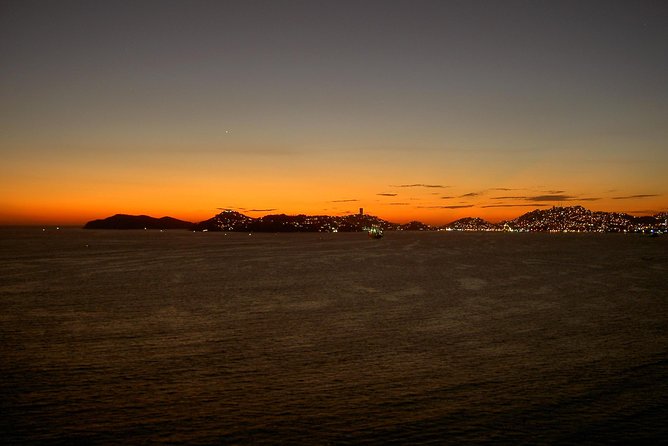 Acapulco Acarey Yacht Cruise - Capacity and Accessibility