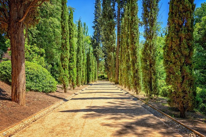 Alhambra and Generalife, Gardens - Exploring the Generalife Gardens