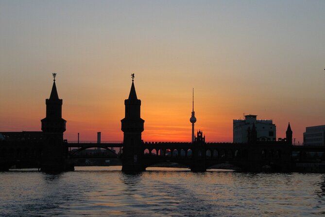 Berlin 3 Days-Guide & (E)-Bike + 2 Transfers Airport - Airport Transfers in Luxury Vehicles