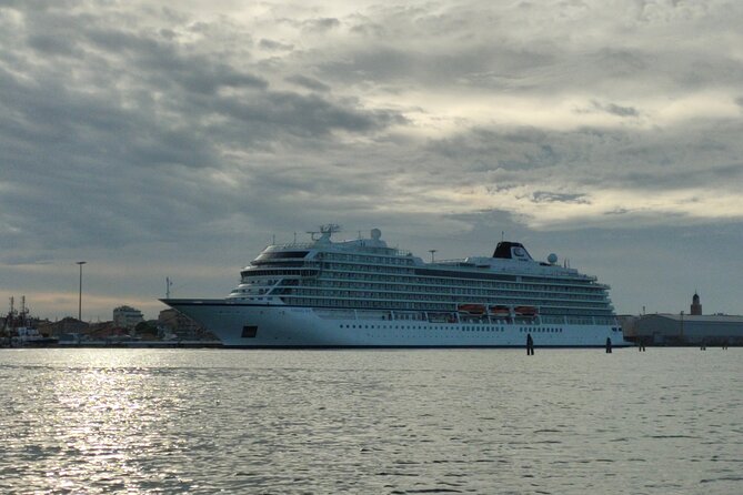 Chioggia: Canals Boat Tour and Take Picture of Cruise Ship - Whats Included in the Tour