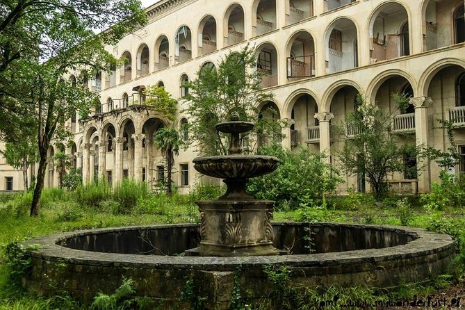 Crazy Soviet Tour With Concrete Buildings and Mosaics in Georgia - Navigating the Tbilisi Tour Itinerary