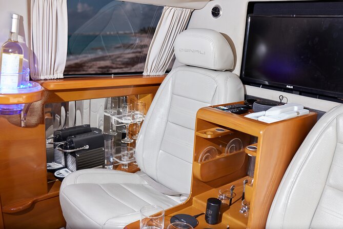 Deluxe GMC Limousine From Cancun Airport to Puerto Morelos - Operational Information