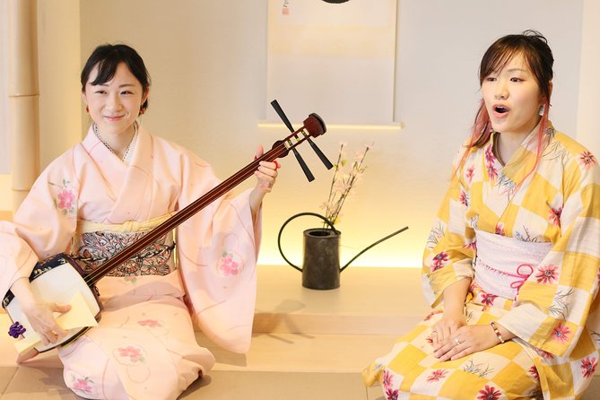 Easy for Everyone! Now You Can Play Handmade Mini Shamisen and Show off to Everyone! Musical Instruments, Sweets and Live Music - Accessorizing With the Handmade Kimono Bag