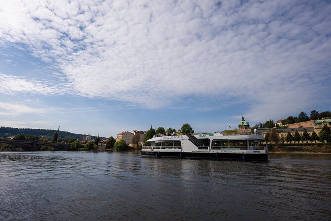 Evening Eco Cruise With a Glass of Prosecco in Bohemia - Discovering Pragues Architectural Wonders