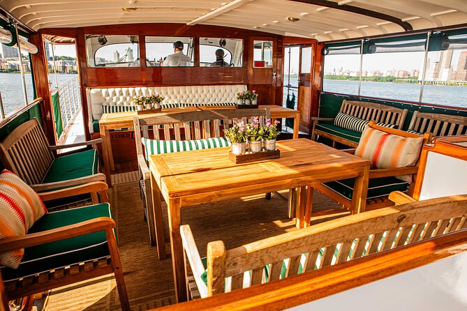 Fall Foliage Cruise on Yacht Full Moon Review - Onboard Amenities and Comfort