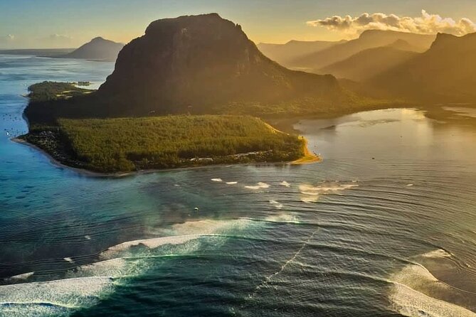 Full-Day Private Hiking Le Morne Mountain & Seafood Lunch at Islet Fourneau - Whats Included