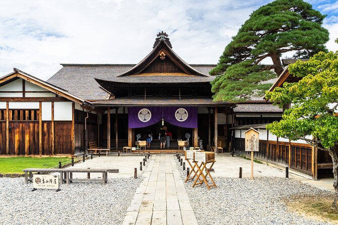 Full Day Private Tour in Takayama and Shirakawago - Visit to Shirakawago