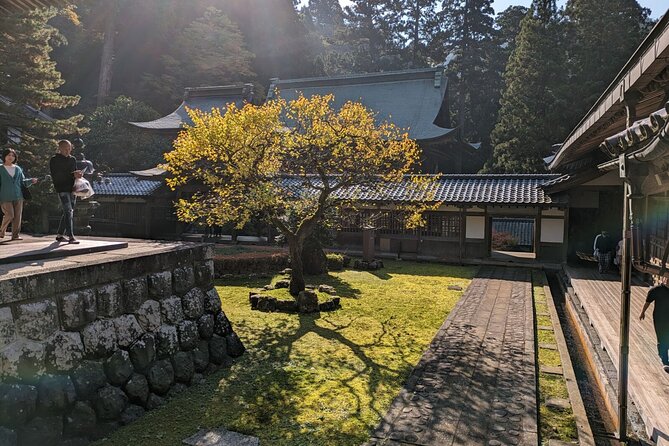 Full Day Tour Eiheiji Buddhist Temple and Fukui City Castle Town - Exploring Eiheiji Temple