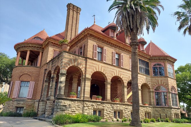 Galveston Mansions and Murder Walking Tour - The Captivating Narratives of the Tour Guides