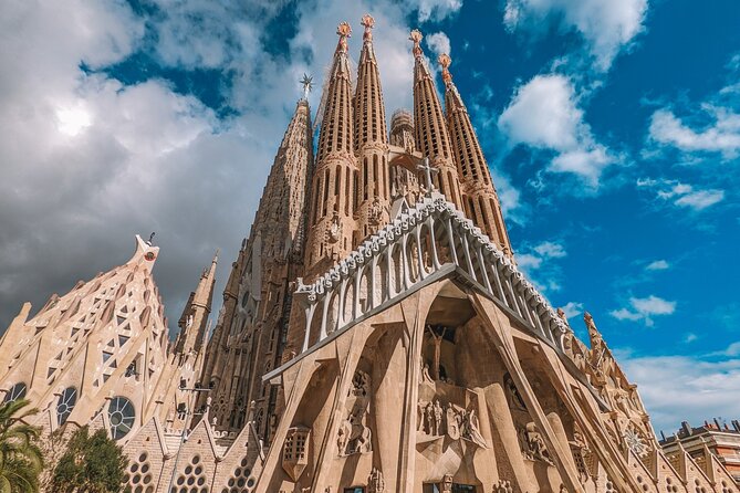 Gaudis Barcelona: Sagrada Familia, Casa Batllo & Mila Tour - Marveling at Casa Batlló