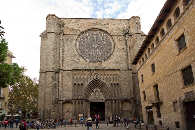 Guided Tour of the Gothic Quarter - History and Culture of the Area