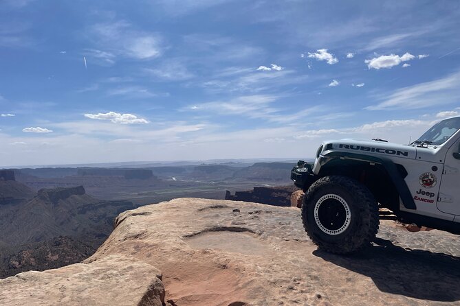 Hell's Revenge Private 4x4 Guided Jeep Experience in Moab - Knowledgeable and Experienced Guides