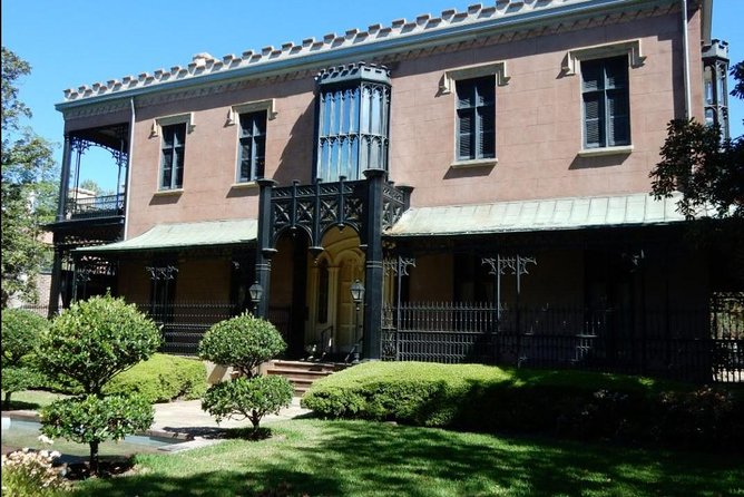 Historic Homes of Savannah Guided Walking Tour - Engaging Guided Experience