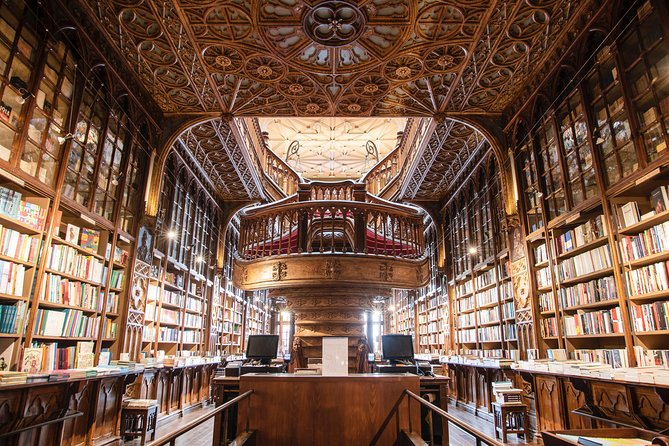 Historic Porto: Exclusive Private Tour With a Local Expert - Navigating Portos Charming Neighborhoods