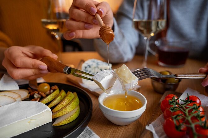 Honey Flight & Bites: The Best Honey Tasting in Hawaii - Accessibility Features and Restrictions